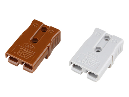 DMIC presenta el conector SE50A de 600 V para una carga de batería eficiente